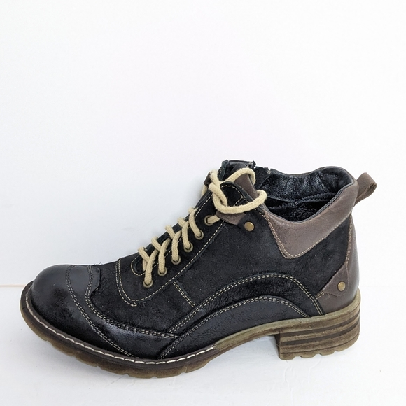 Vintage leather ankle boots - Picture 9 of 16